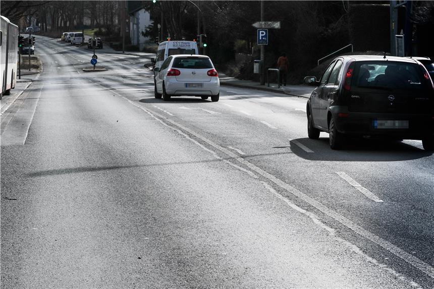 Streusalz färbt Dortmunds Straßen weiß Einige Straßen und Gehwegen in Dortmund leuchten weiß vom Streusalz.
