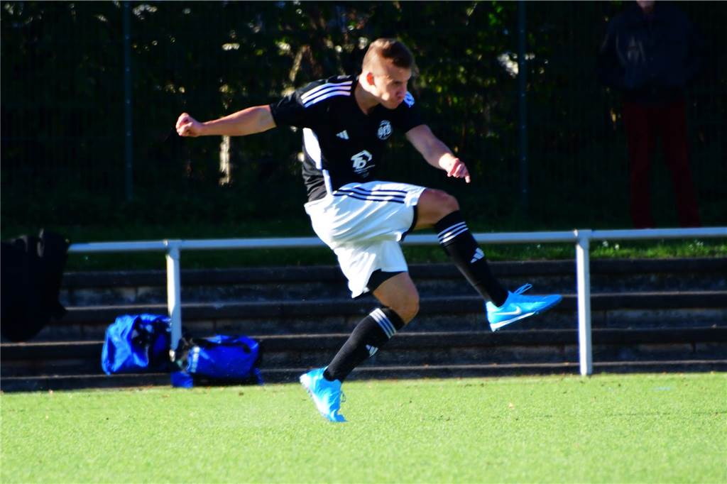 Einiges war los auf den Fußballplätzen am 3. November. Hier sind die besten Bilder von sechs Partien mit der Beteiligung von Castrop-Rauxeler Vereinen.