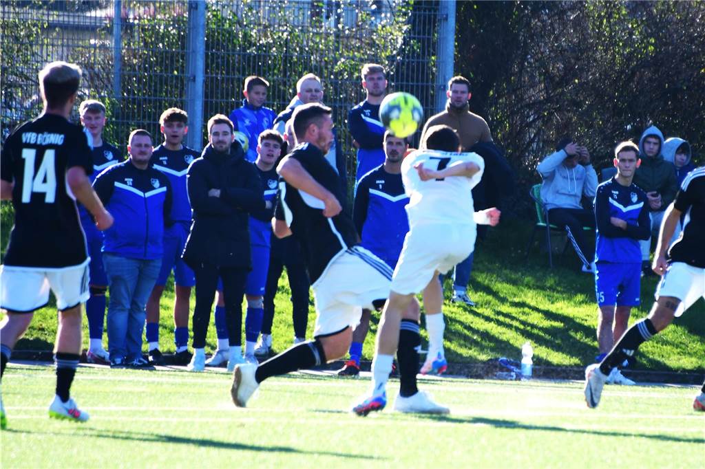 Einiges war los auf den Fußballplätzen am 3. November. Hier sind die besten Bilder von sechs Partien mit der Beteiligung von Castrop-Rauxeler Vereinen.