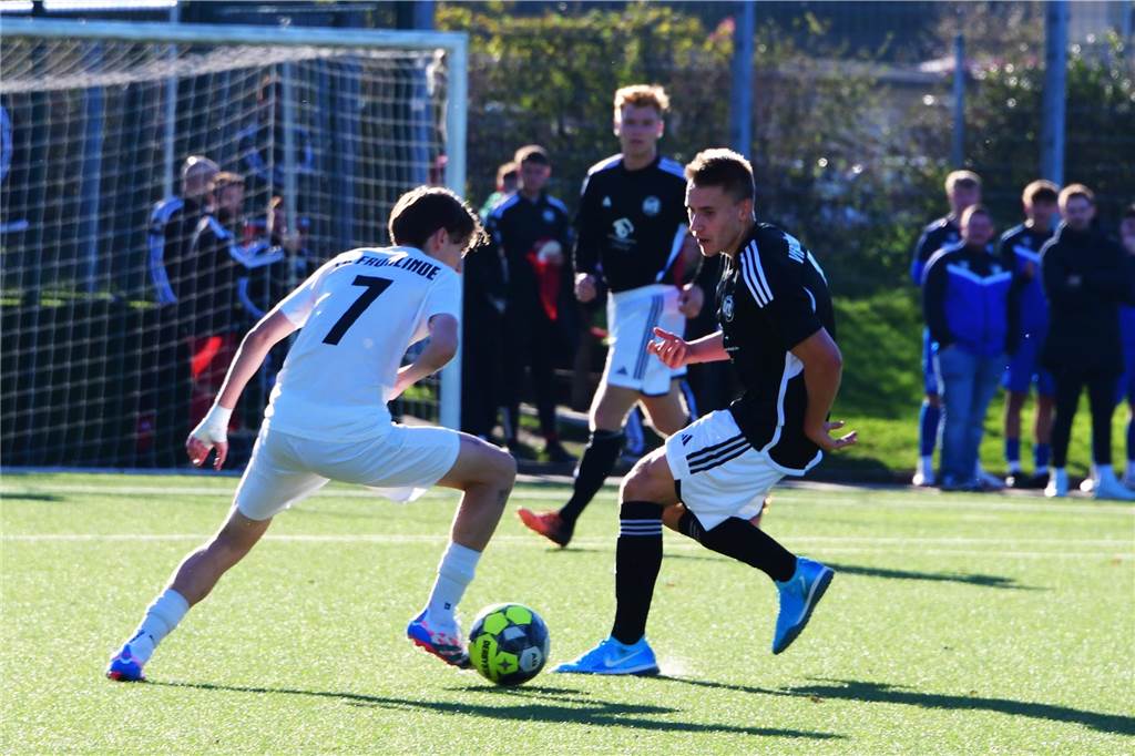 Einiges war los auf den Fußballplätzen am 3. November. Hier sind die besten Bilder von sechs Partien mit der Beteiligung von Castrop-Rauxeler Vereinen.