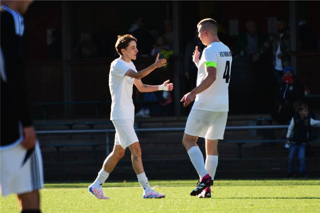 Einiges war los auf den Fußballplätzen am 3. November. Hier sind die besten Bilder von sechs Partien mit der Beteiligung von Castrop-Rauxeler Vereinen.