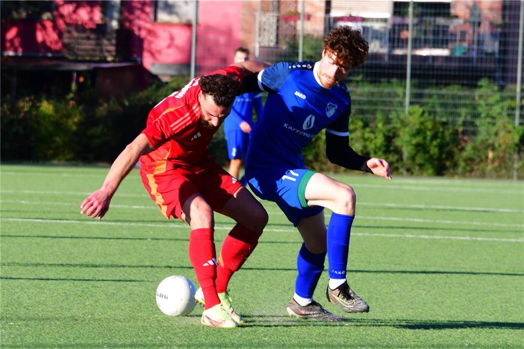 Einiges war los auf den Fußballplätzen am 3. November. Hier sind die besten Bilder von sechs Partien mit der Beteiligung von Castrop-Rauxeler Vereinen.