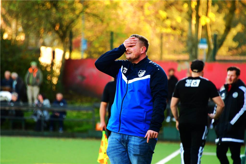 Einiges war los auf den Fußballplätzen am 3. November. Hier sind die besten Bilder von sechs Partien mit der Beteiligung von Castrop-Rauxeler Vereinen.