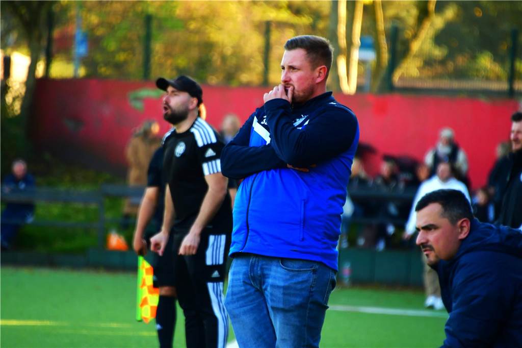 Einiges war los auf den Fußballplätzen am 3. November. Hier sind die besten Bilder von sechs Partien mit der Beteiligung von Castrop-Rauxeler Vereinen.