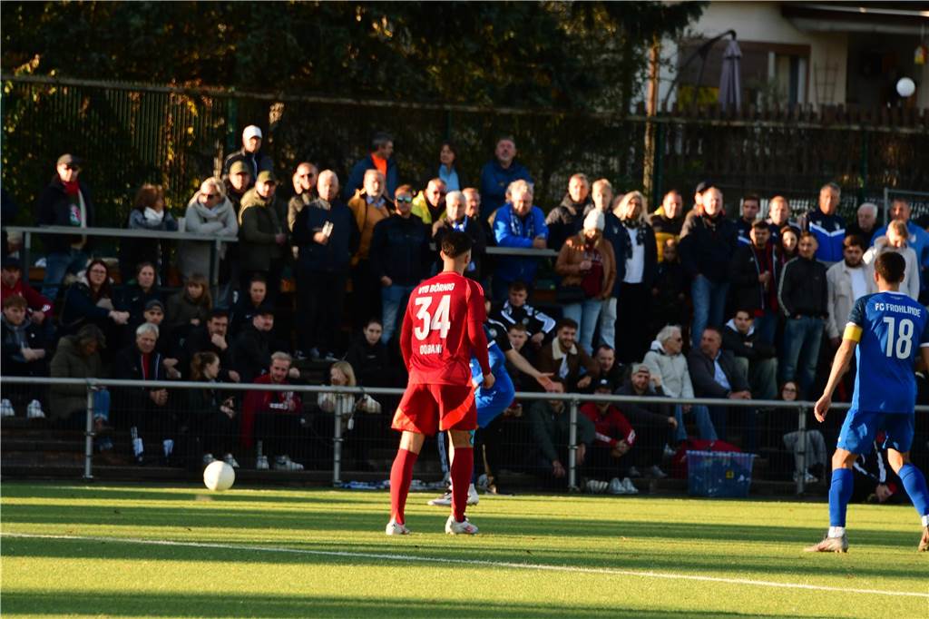 Einiges war los auf den Fußballplätzen am 3. November. Hier sind die besten Bilder von sechs Partien mit der Beteiligung von Castrop-Rauxeler Vereinen.