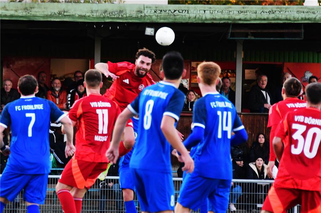 Einiges war los auf den Fußballplätzen am 3. November. Hier sind die besten Bilder von sechs Partien mit der Beteiligung von Castrop-Rauxeler Vereinen.