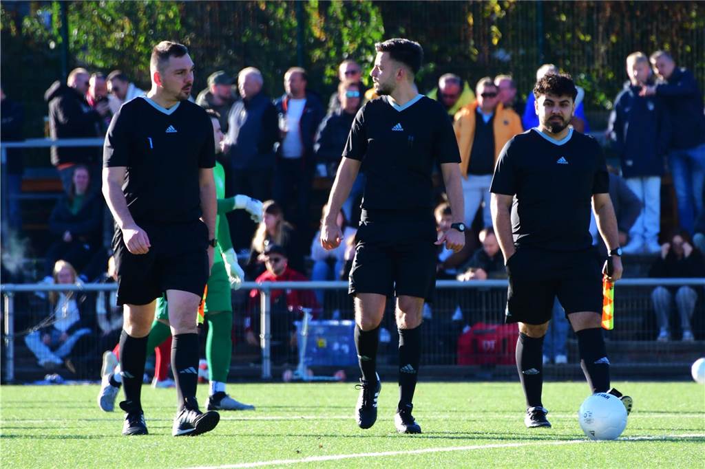 Einiges war los auf den Fußballplätzen am 3. November. Hier sind die besten Bilder von sechs Partien mit der Beteiligung von Castrop-Rauxeler Vereinen.