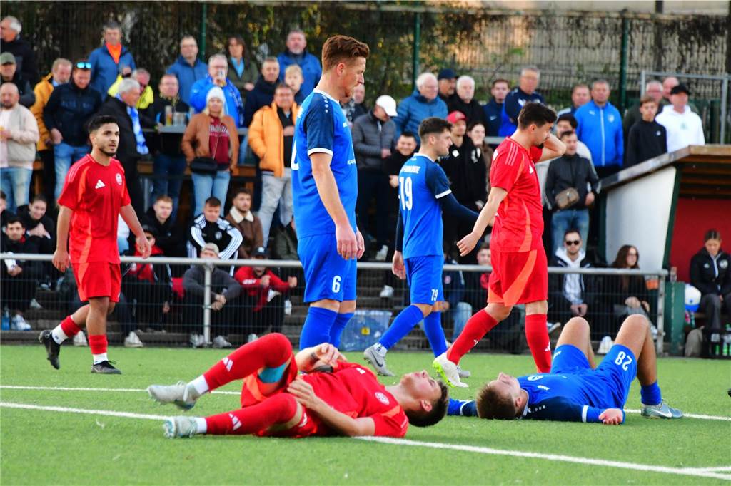 Einiges war los auf den Fußballplätzen am 3. November. Hier sind die besten Bilder von sechs Partien mit der Beteiligung von Castrop-Rauxeler Vereinen.