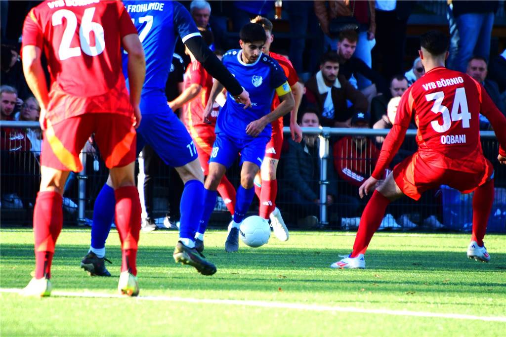 Einiges war los auf den Fußballplätzen am 3. November. Hier sind die besten Bilder von sechs Partien mit der Beteiligung von Castrop-Rauxeler Vereinen.