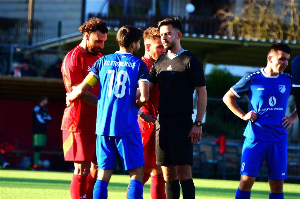 Einiges war los auf den Fußballplätzen am 3. November. Hier sind die besten Bilder von sechs Partien mit der Beteiligung von Castrop-Rauxeler Vereinen.