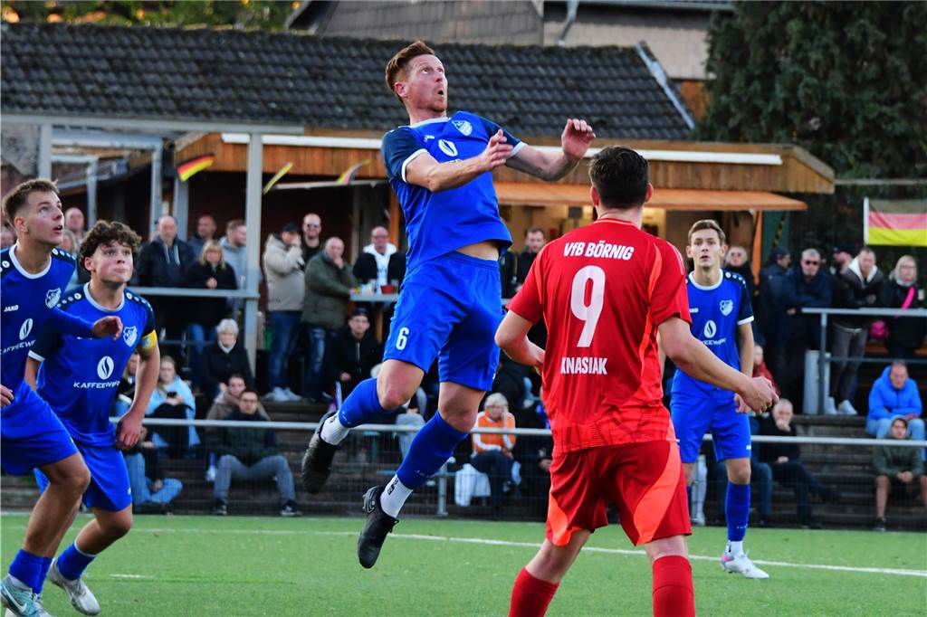 Einiges war los auf den Fußballplätzen am 3. November. Hier sind die besten Bilder von sechs Partien mit der Beteiligung von Castrop-Rauxeler Vereinen.