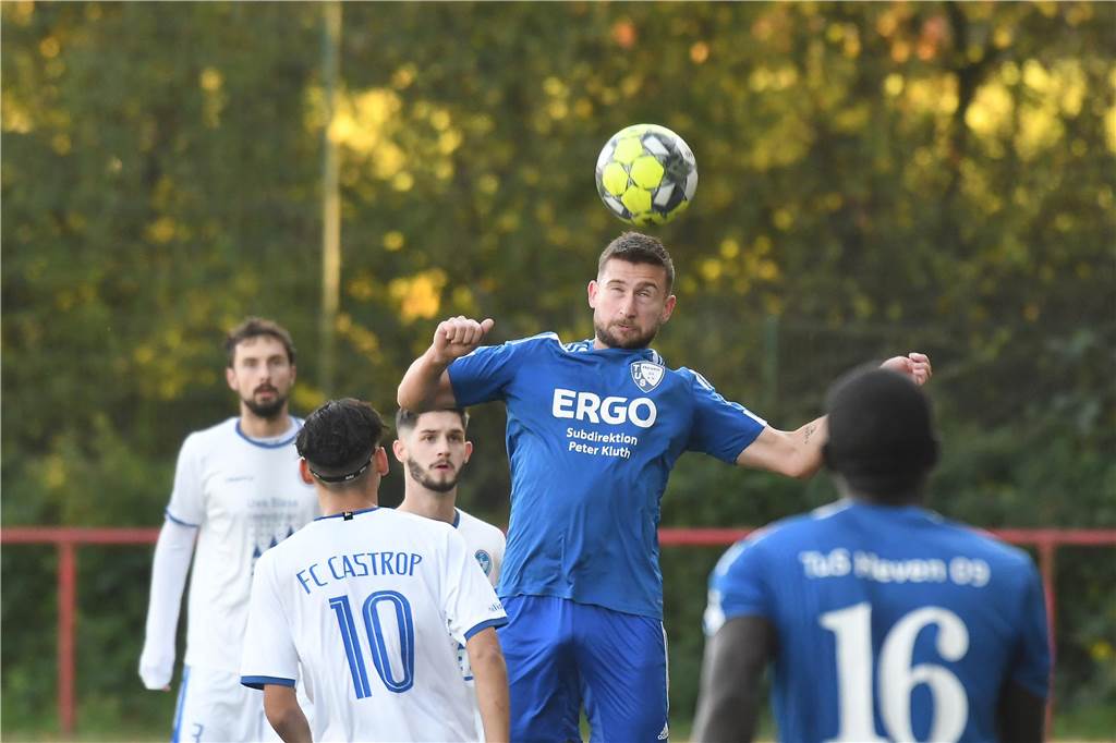 Einiges war los auf den Fußballplätzen am 3. November. Hier sind die besten Bilder von sechs Partien mit der Beteiligung von Castrop-Rauxeler Vereinen.
