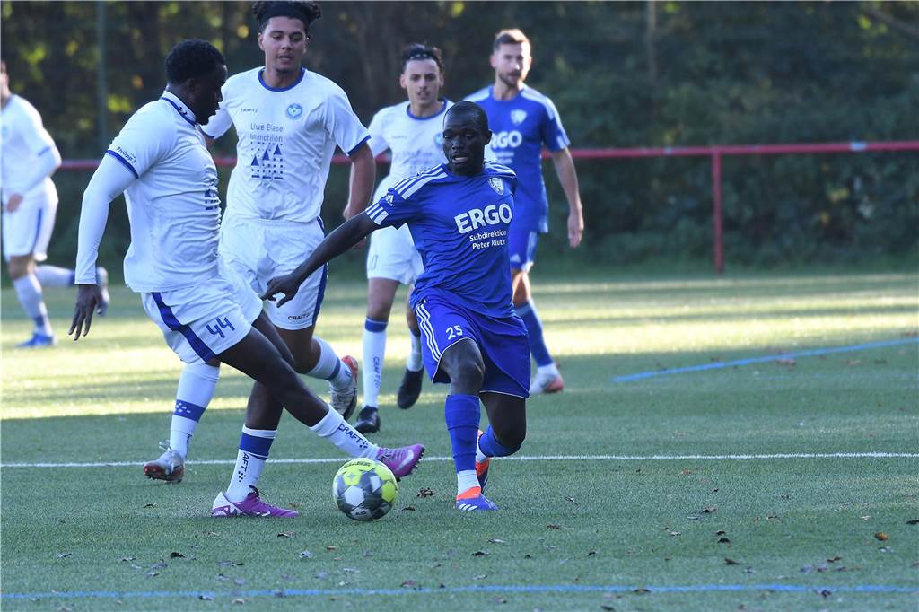 Einiges war los auf den Fußballplätzen am 3. November. Hier sind die besten Bilder von sechs Partien mit der Beteiligung von Castrop-Rauxeler Vereinen.