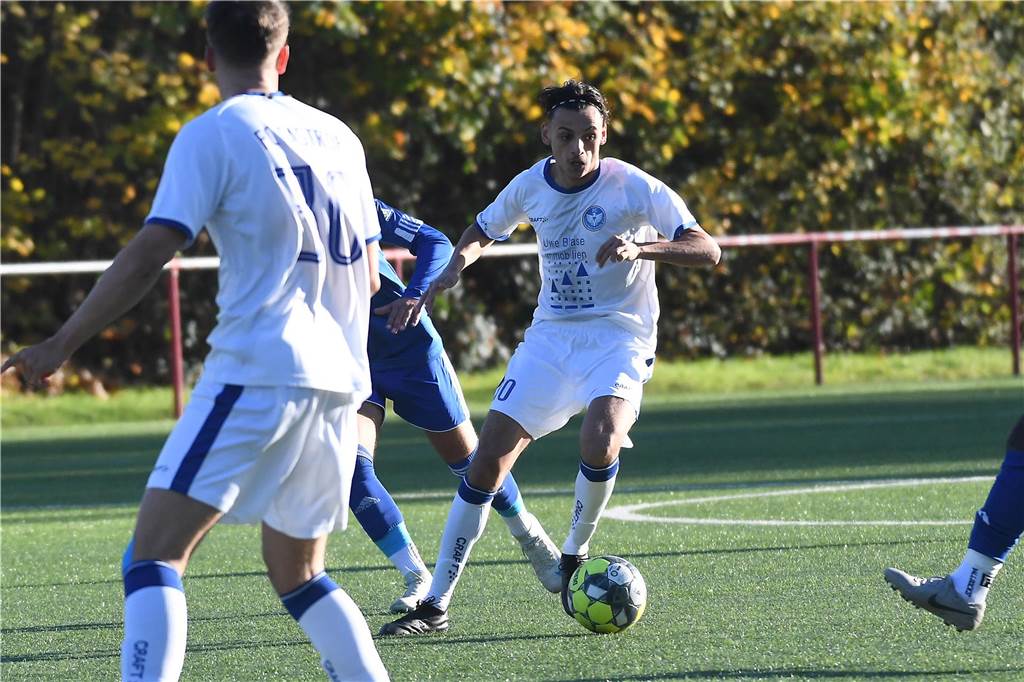 Einiges war los auf den Fußballplätzen am 3. November. Hier sind die besten Bilder von sechs Partien mit der Beteiligung von Castrop-Rauxeler Vereinen.