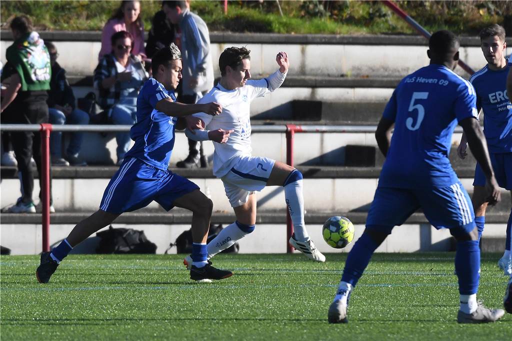 Einiges war los auf den Fußballplätzen am 3. November. Hier sind die besten Bilder von sechs Partien mit der Beteiligung von Castrop-Rauxeler Vereinen.