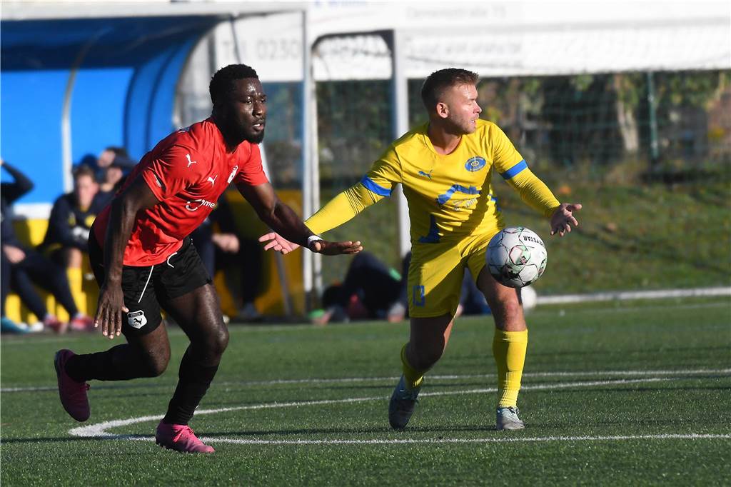 Einiges war los auf den Fußballplätzen am 3. November. Hier sind die besten Bilder von sechs Partien mit der Beteiligung von Castrop-Rauxeler Vereinen.