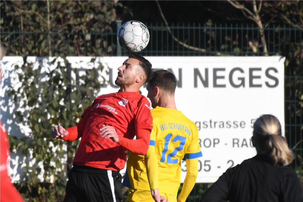 Einiges war los auf den Fußballplätzen am 3. November. Hier sind die besten Bilder von sechs Partien mit der Beteiligung von Castrop-Rauxeler Vereinen.