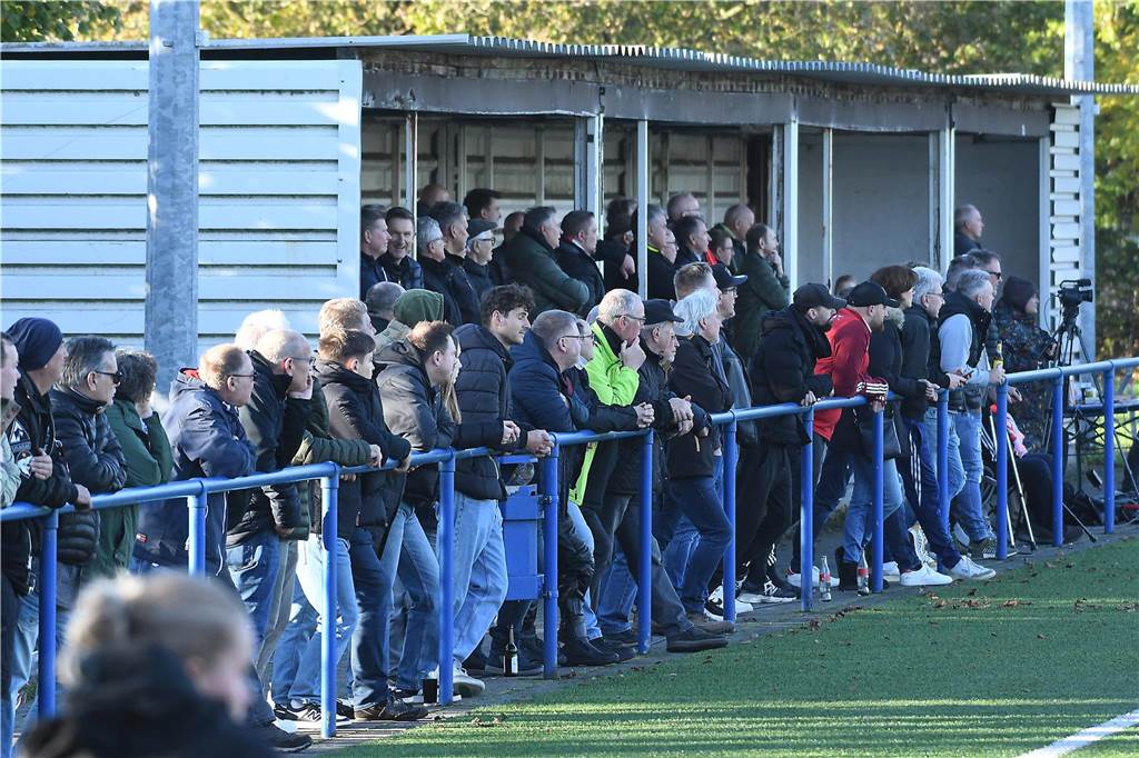 Einiges war los auf den Fußballplätzen am 3. November. Hier sind die besten Bilder von sechs Partien mit der Beteiligung von Castrop-Rauxeler Vereinen.