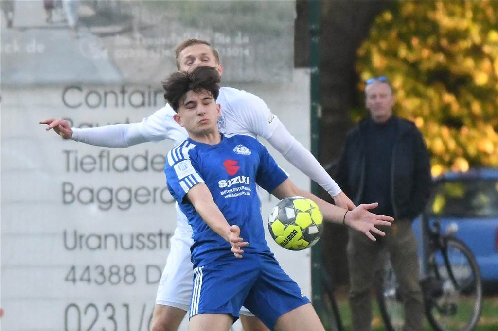 Einiges war los auf den Fußballplätzen am 3. November. Hier sind die besten Bilder von sechs Partien mit der Beteiligung von Castrop-Rauxeler Vereinen.