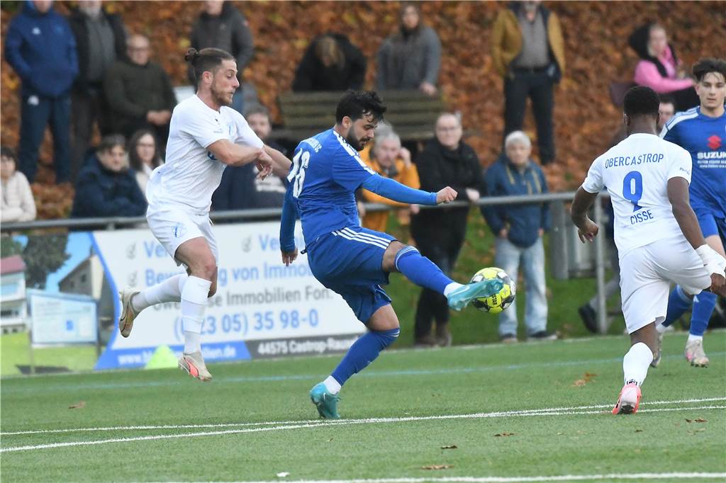 Einiges war los auf den Fußballplätzen am 3. November. Hier sind die besten Bilder von sechs Partien mit der Beteiligung von Castrop-Rauxeler Vereinen.