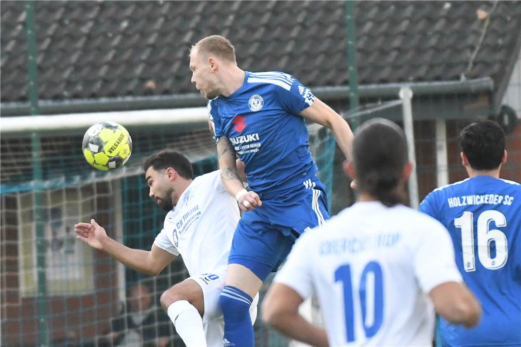 Einiges war los auf den Fußballplätzen am 3. November. Hier sind die besten Bilder von sechs Partien mit der Beteiligung von Castrop-Rauxeler Vereinen.