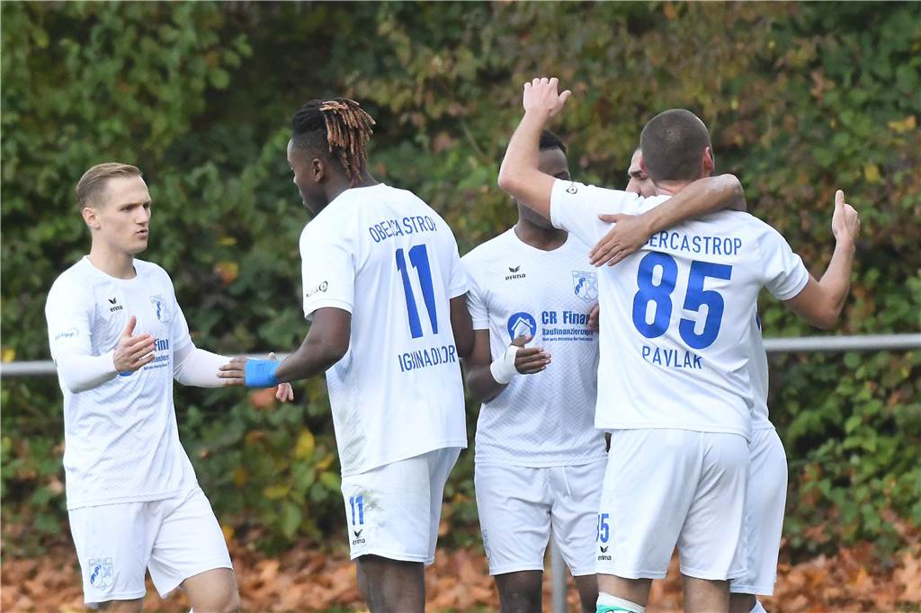 Einiges war los auf den Fußballplätzen am 3. November. Hier sind die besten Bilder von sechs Partien mit der Beteiligung von Castrop-Rauxeler Vereinen.
