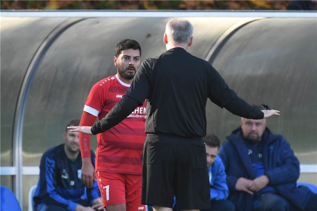 Einiges war los auf den Fußballplätzen am 3. November. Hier sind die besten Bilder von sechs Partien mit der Beteiligung von Castrop-Rauxeler Vereinen.
