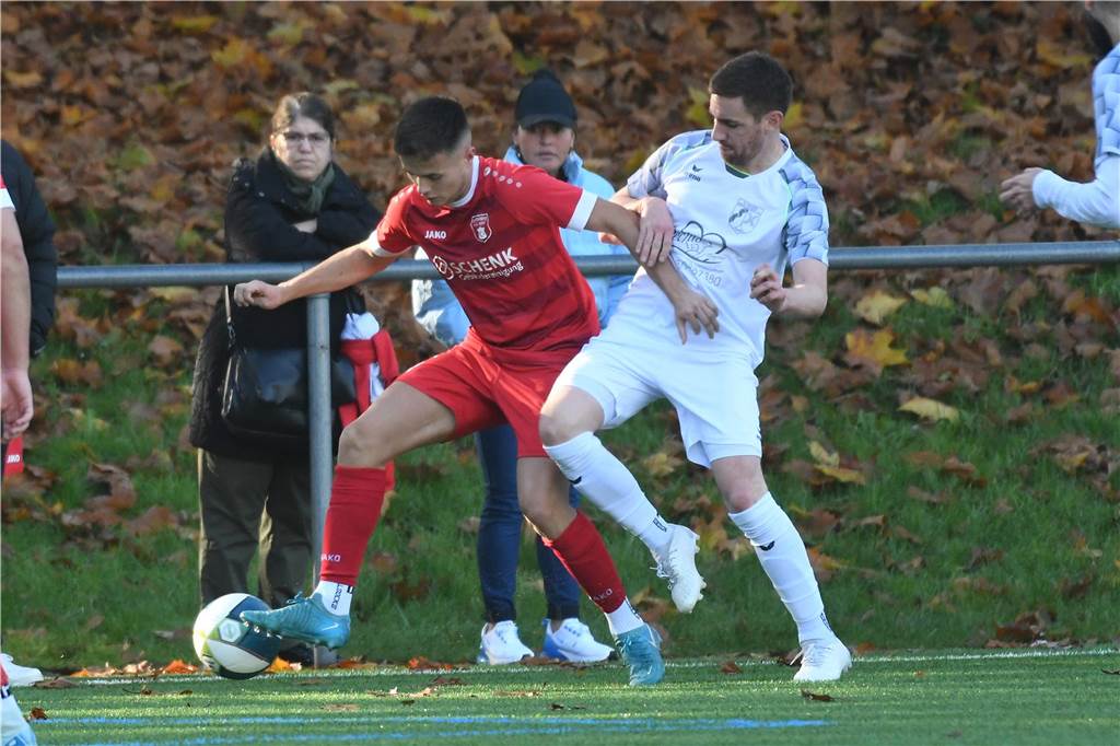 Einiges war los auf den Fußballplätzen am 3. November. Hier sind die besten Bilder von sechs Partien mit der Beteiligung von Castrop-Rauxeler Vereinen.