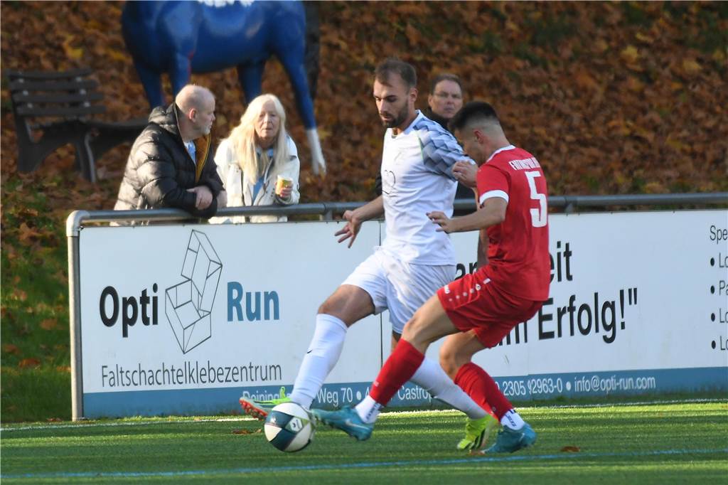 Einiges war los auf den Fußballplätzen am 3. November. Hier sind die besten Bilder von sechs Partien mit der Beteiligung von Castrop-Rauxeler Vereinen.