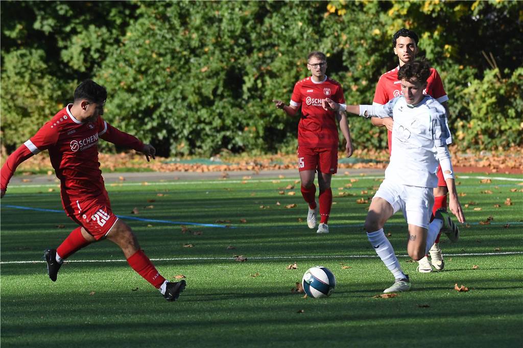 Einiges war los auf den Fußballplätzen am 3. November. Hier sind die besten Bilder von sechs Partien mit der Beteiligung von Castrop-Rauxeler Vereinen.