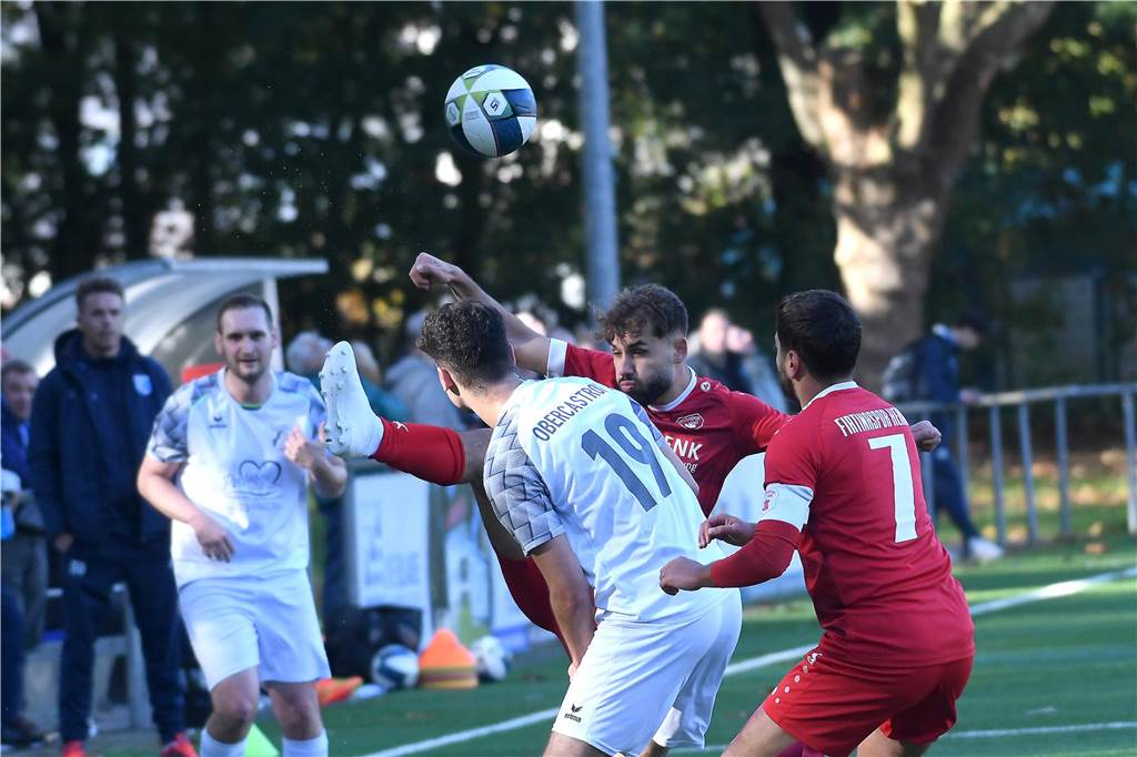 Einiges war los auf den Fußballplätzen am 3. November. Hier sind die besten Bilder von sechs Partien mit der Beteiligung von Castrop-Rauxeler Vereinen.
