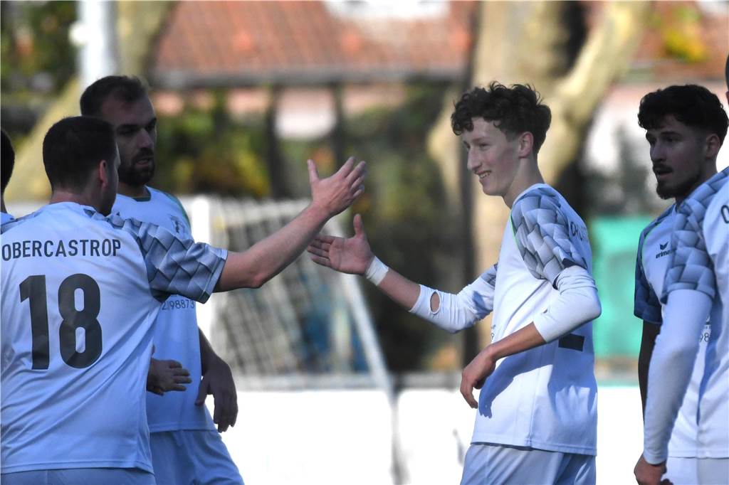 Einiges war los auf den Fußballplätzen am 3. November. Hier sind die besten Bilder von sechs Partien mit der Beteiligung von Castrop-Rauxeler Vereinen.