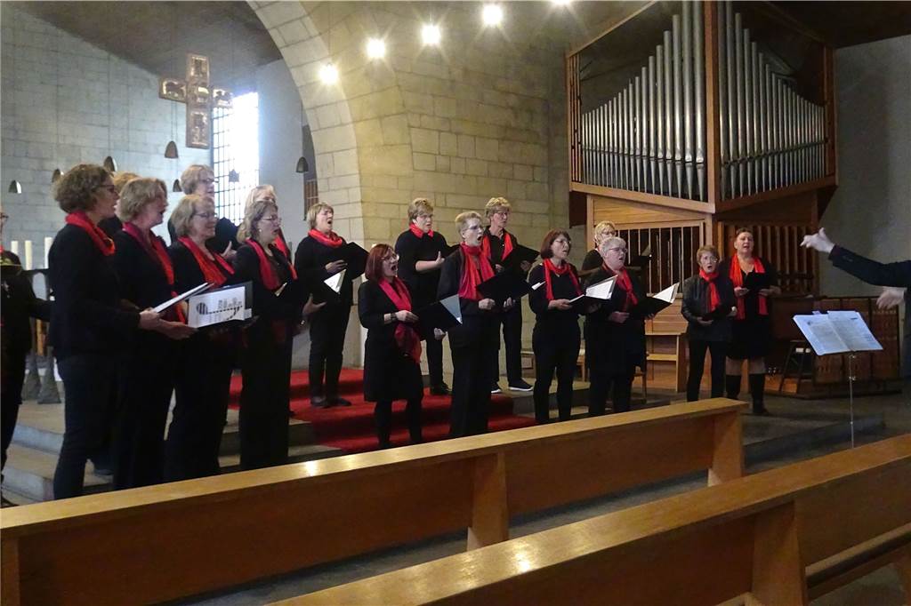 Chorfestival Dorsten bescherte Gospel, Volkslieder und Alte Musik Der Frauenchor „Einigkeit Herzhausen“ aus dem Siegerland in der Ursulinenkirche