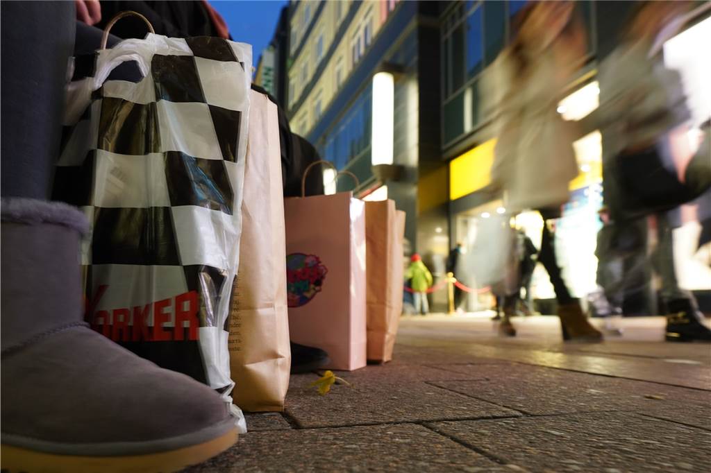 Einkaufstüten aus Plastik geht es weiter an den Kragen.