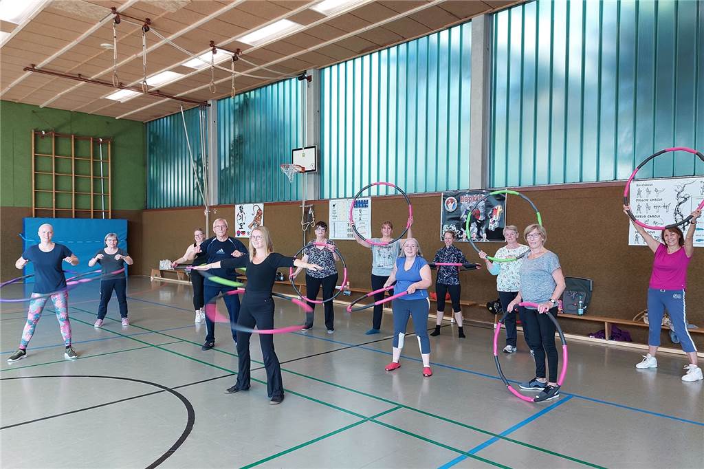Einmal in der Woche trifft sich der Hula-Kurs von Julia Reinhold in Werne zum Training.