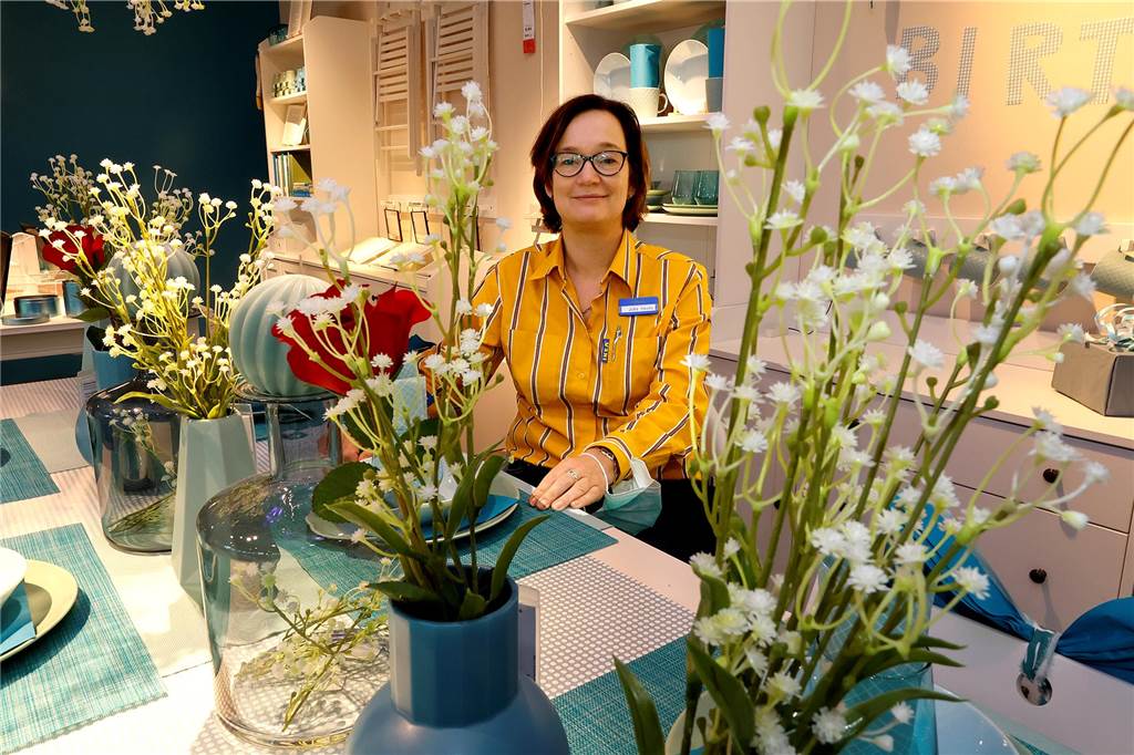 Ikea seit 45 Jahren in Kamen: Jetzt dürfen Erwachsene ins Bällebad Einrichtungsleiterin Jutta Iskalla im Kamener Ikea-Haus, das bundesweit zu den umsatzstärksten Häusern des schwedischen Möbelriesen zählt.