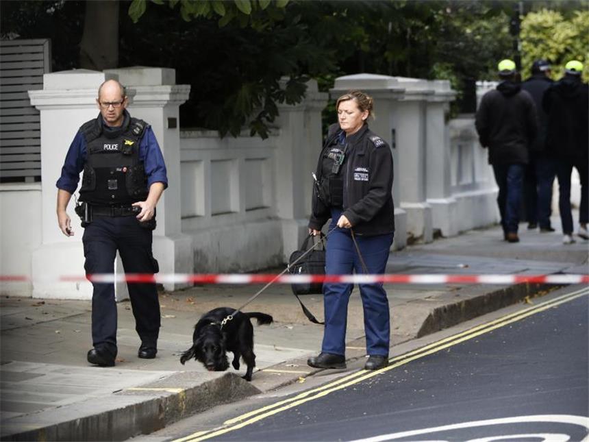 Nach London-Anschlag: Festnahme und Wohnungsdurchsuchung Einsatz in London. Die Terrorwarnstufe wurde auf die höchste Stufe gehoben. Foto: Kirsty Wigglesworth