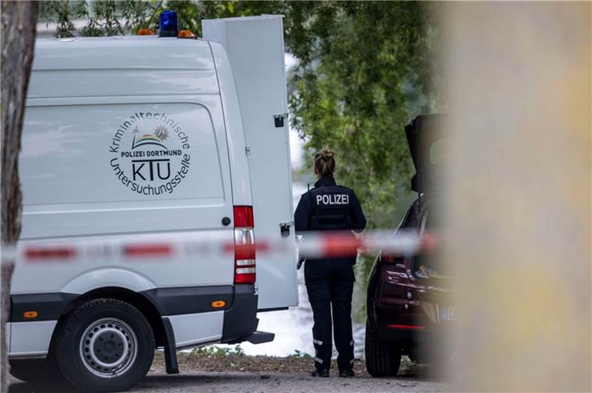 Frauenleiche in Hamm: Polizei lässt 27-Jährigen frei – doch er wird weiter beschuldigt Einsatzkräfte der Mordkommission gehen nach dem Fund einer Frauenleiche den Ermittlungen nach.