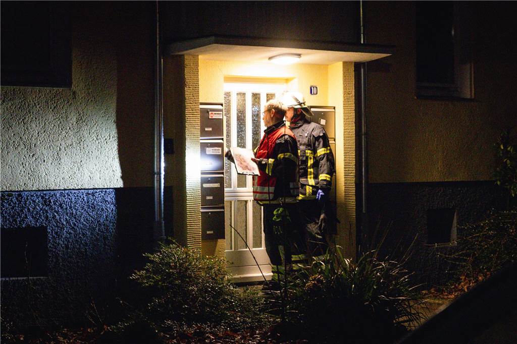 „Chaotisch, aber nett“: Pauline (26) erlebte die Evakuierung nach dem Bombenfund Einsatzkräfte gingen von Haus zu Haus, um die Bewohner im Evakuierungsradius zu warnen.