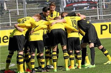 Einschwören für die Traditionspartie gegen Rot-Weiß Essen: Der BVB II will am Samstag drei Punkte. 