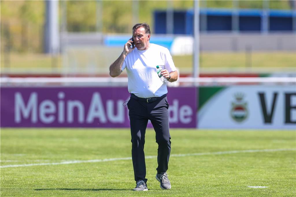 Schallenberg gesperrt: Schalker Einspruch abgewiesen: Marc Wilmots, Sportdirektor Schalke 04