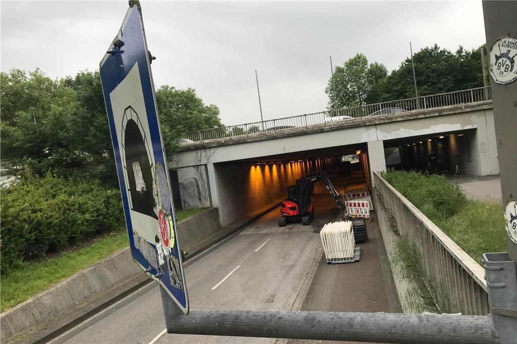 Einspurig läuft der Verkehr durch den Tunnel Ardeystraße unter der B1.