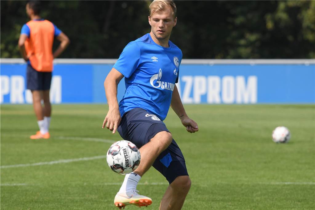 Einst zahlte Schalke rund 10 Millionen Euro für Johannes Geis an Mainz 05. Jetzt ist er in Gelsenkirchen ohne Perspektive.