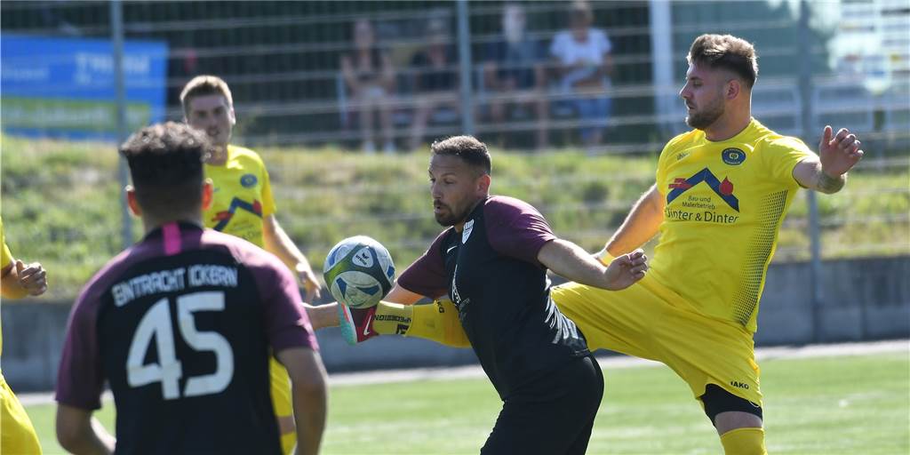 Überraschung bei Stadtmeisterschaft: Kreisligist Eintracht Ickern zieht ins Halbfinale ein Eintracht Ickern besiegte den Bezirksligisten Spvg Schwerin und steht im Halbfinale der Stadtmeisterschaft.