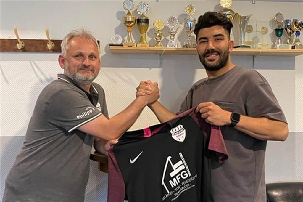 Eintracht Ickern: Rekord-Torschütze geht, neue Offensivkräfte kommen Eintracht Ickern-Trainer Cemal Cicibas (l) mit Neuzugang Gökhan Timürlenkvon der DTSG Herten. Bei Eintracht soll Timürlenk über die Flügel flitzen.