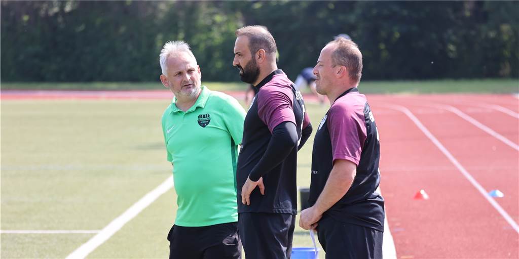Eintracht Ickern: Alter Bekannter stößt zum Trainerteam, der mit Klub große Erfolge feierte Eintracht-Trainer Cemal Cicibas (l) erhält Verstärkung für sein Trainerteam.
