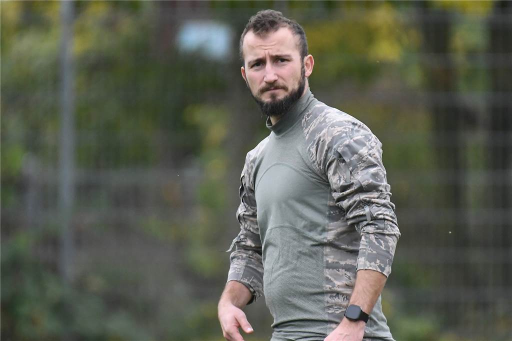 Tabellenschlusslicht der Kreisliga hadert mit sich selbst: Trainer kritisiert eigene Spieler Eintracht-Vorstandsfunktionär Hakan Sönger betreut aktuell als Trainer die Zweite Mannschaft.