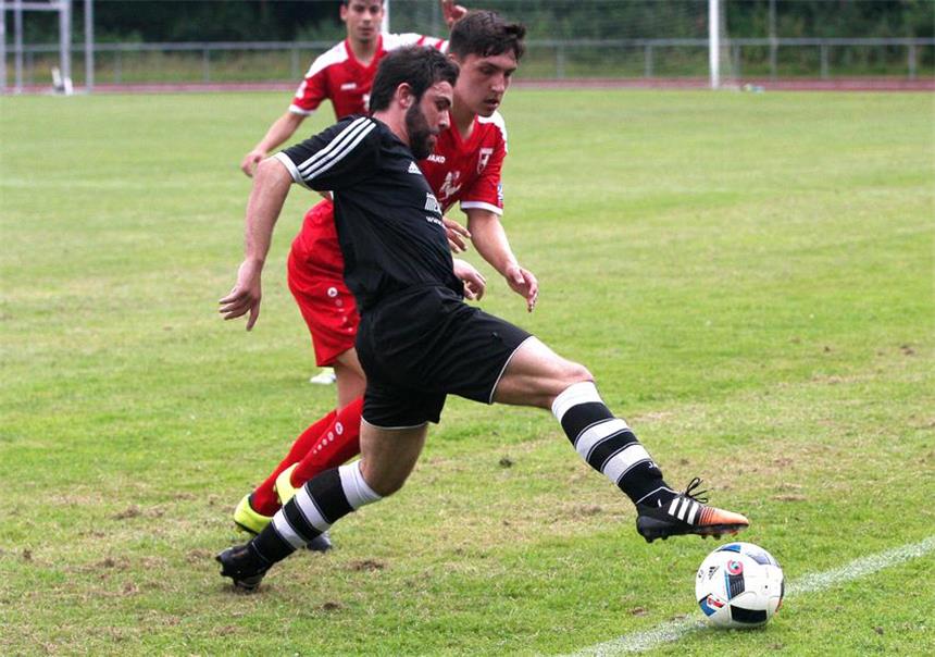 Eintracht bei Ay Yildiz auf Asche – SVH in Capelle Eintracht Werne (schwarze Trikots) müssen im Pokal beim C-Ligisten Ay Yildiz Hamm antreten.