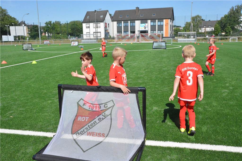 Einweihung des Kunstrasenplatzes des FC RW Dorsten
