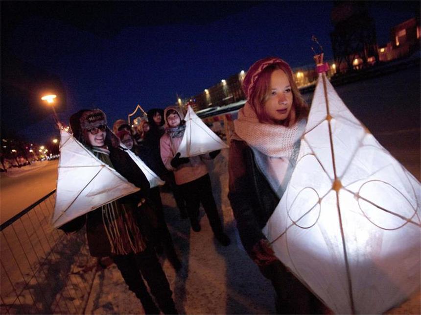 Turku zufrieden nach klirrend kaltem Auftakt Einwohner feiern in Turku die Wahl zu Europas Kulturhauptstadt 2011 (15.01.2011). Foto: Robert Seger